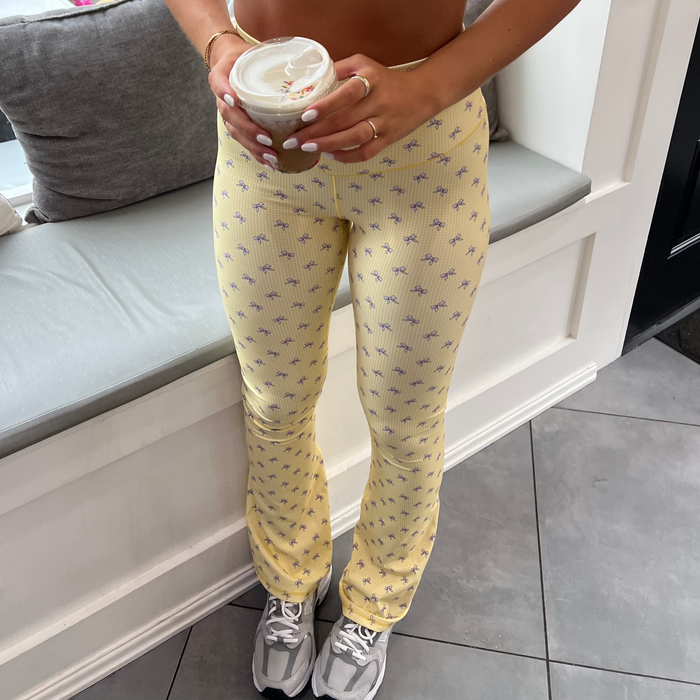 Lavender Bows Athleisure Yoga Pants for Stylish Comfort